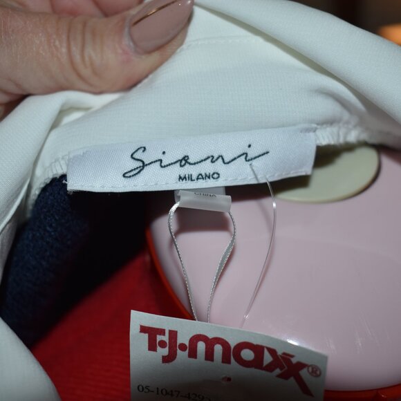 sweater - Picture 7 of 8